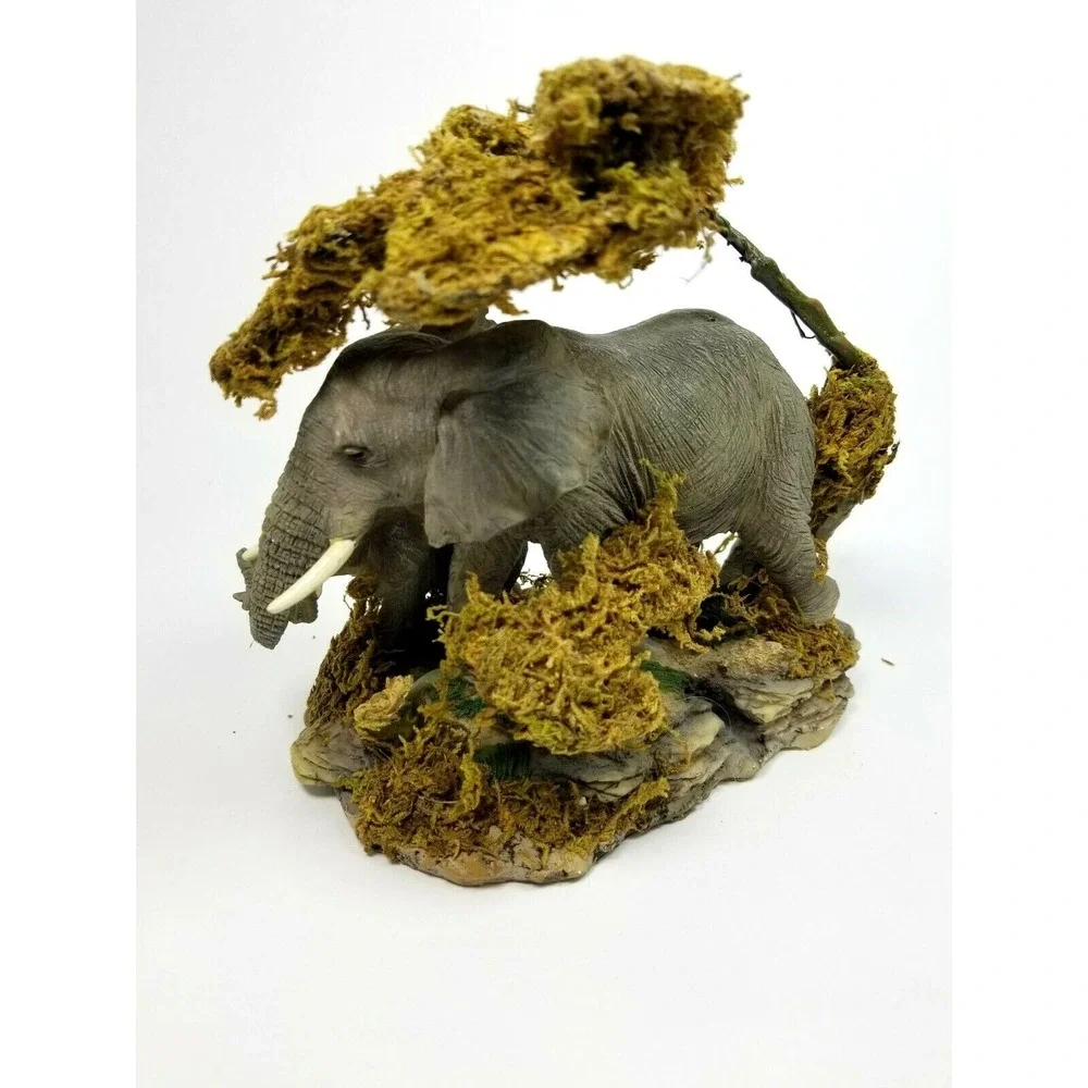 CLASSIC TREASURES  ELEPHANT SCULPTURE COLLECTION SERIES WITH BOX